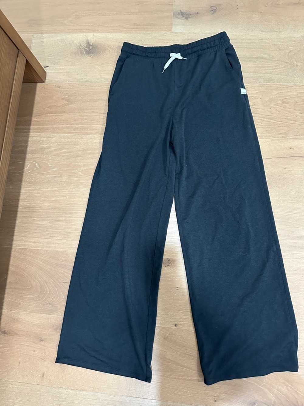 Vuori women’s Black Wide-Leg Drawstring Sweatpants